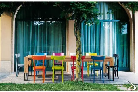 Sedia Brera: complemento iconico versatile ed evergreen