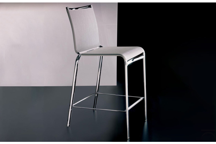 Sgabello modello net con struttura in acciaio e seduta in texplast bianco Sgabello modello net con struttura in acciaio e seduta in texplast bianco