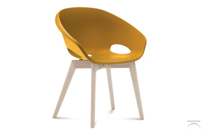 Poltroncina colorata da soggiorno Poltroncina colorata da soggiorno