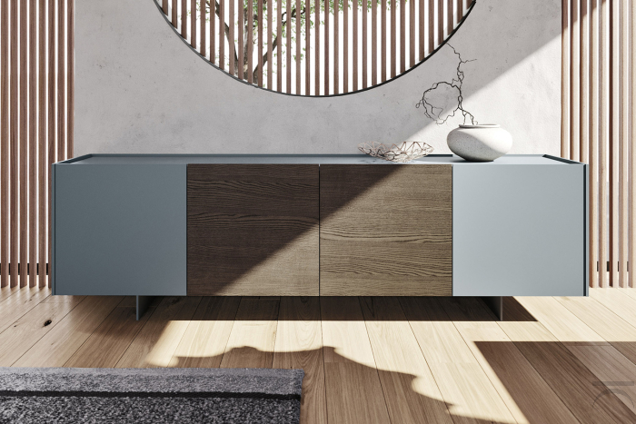 Credenza di design da soggiorno con top a vassoio e ante in laccato opaco e in legno frassino