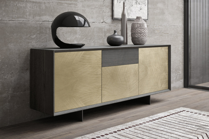 Credenza classica moderna con ante e cassetti ad apertura push pull in finitura oro spazzolato