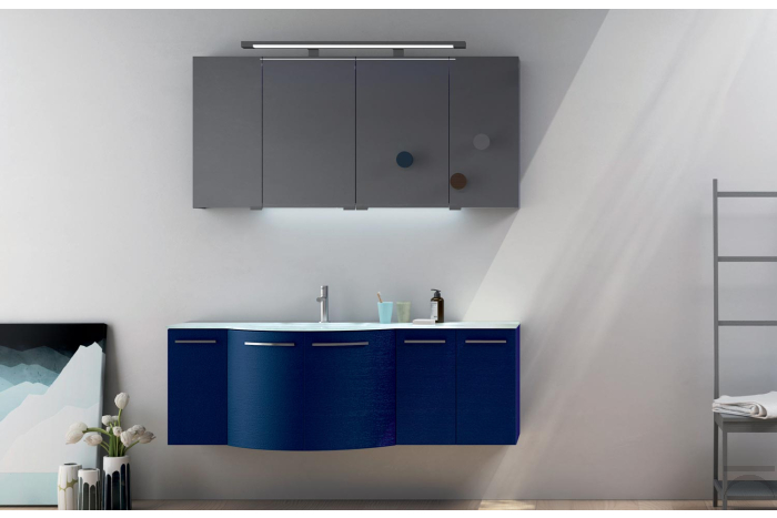 Arredo bagno curvo colorato con specchio contenitore