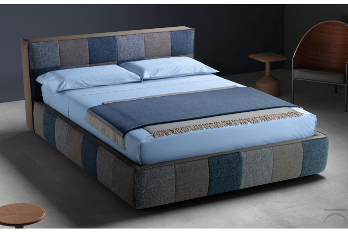 Letto queen size con contenitore in tessuto multicolore