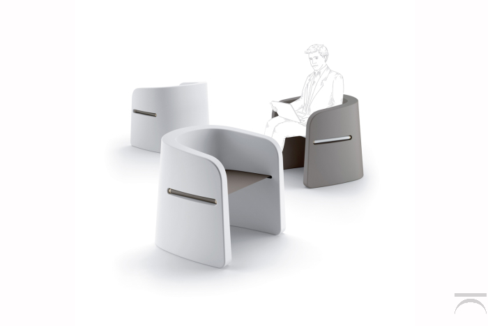 Poltroncina Talea nelle finiture tortora o bianco con seduta in tessuto.