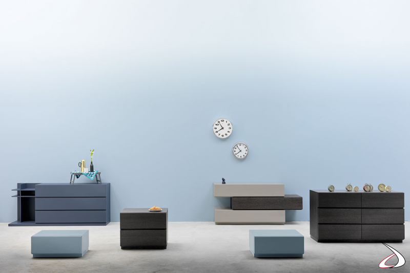 Schlafzimmermöbel komplett mit Nachttisch, Kommode und Kommode in minimalistischem Design. Möglichkeit zur individuellen Gestaltung der Möbel dank der modularen Module