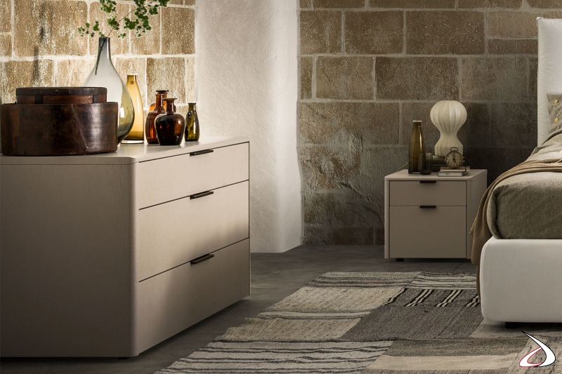 Matching nightstand and dresser in white matt lacquer with a classic design revisited in a modern key for a timeless furnishing.