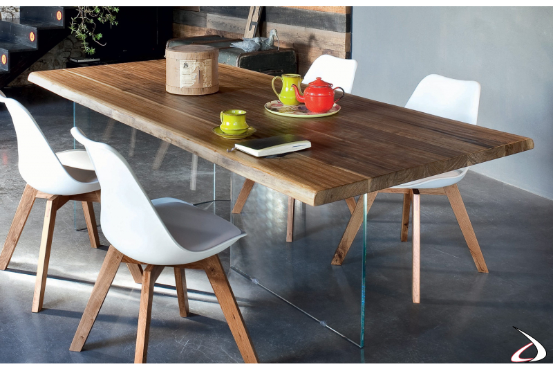 Tavolo moderno in legno con gambe in vetro