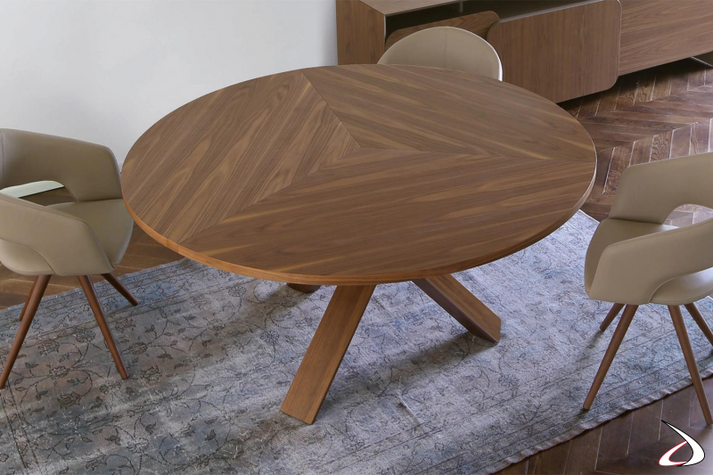 Tavolo rotondo elegante e moderno realizzato interamente in legno impiallacciato noce canaletto