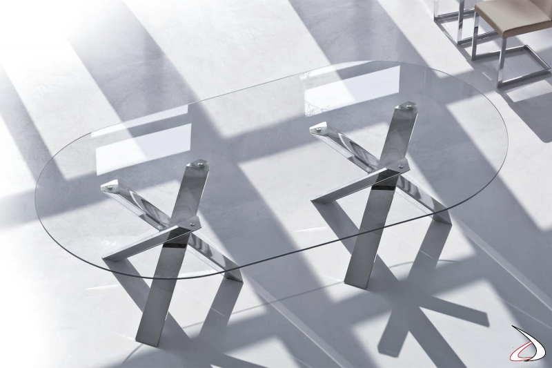 Tavolo ovale di design in cristallo trasparente con doppia gamba centrale in acciaio cromato