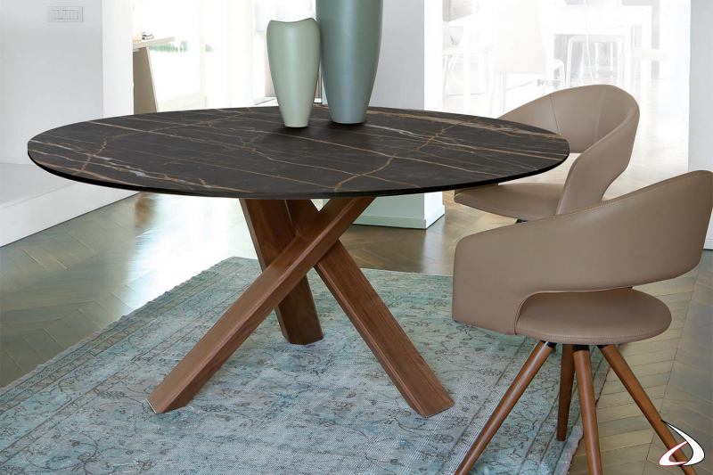 Runder Designtisch mit Keramikplatte Noir Desir und Beine aus Nussbaumfurnier Canaletto