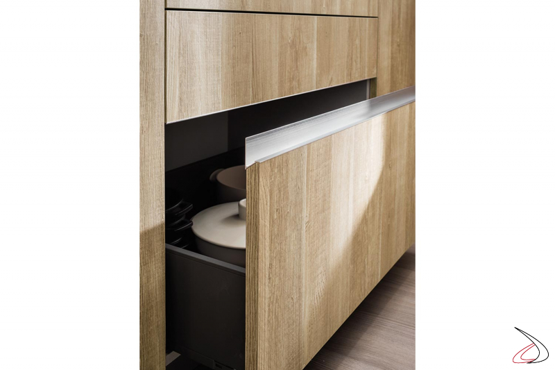 Modular laminate kitchen with handle integrated in the thickness of the door