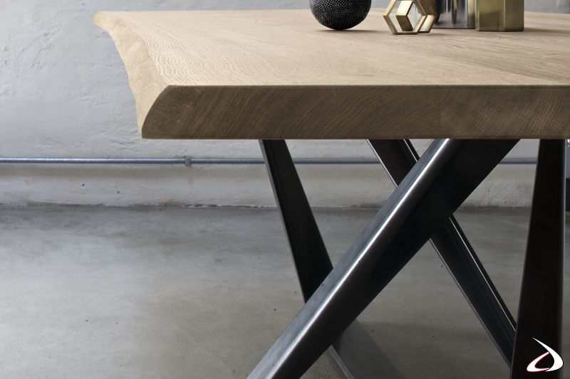 Tavolo in legno massello rovere chiaro con bordi irregolari