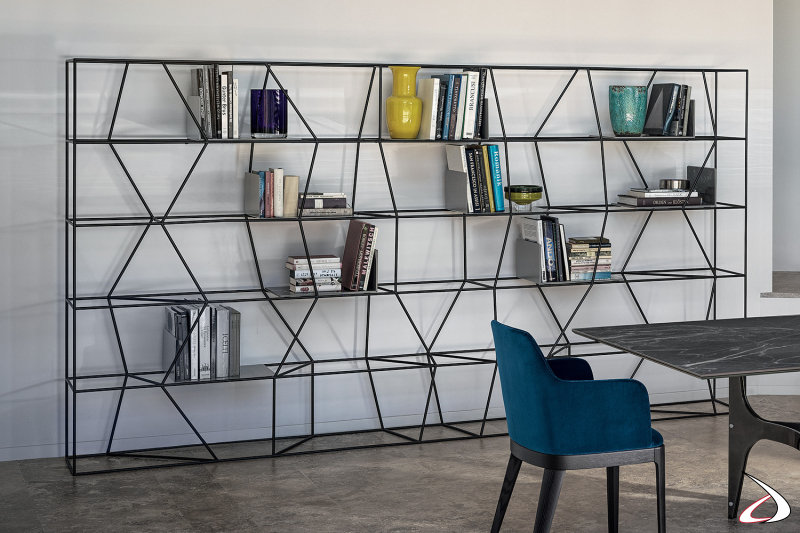 Libreria da parete soggiorno di design realizzata in filo di acciaio completa di ripiani