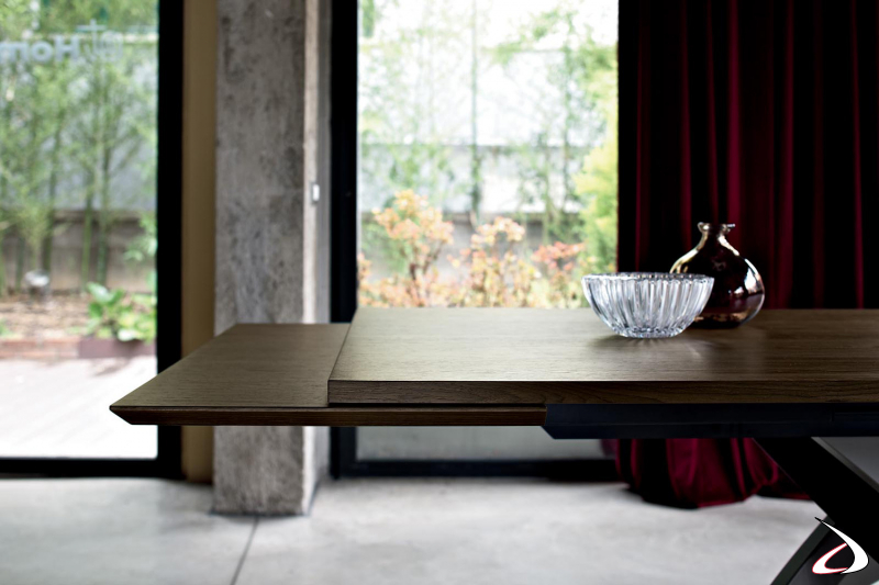 Tavolo allungabile da soggiorno con piano e prolunghe in legno impiallacciato rovere spessart