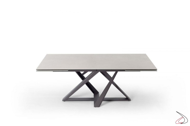 Tavolo di design allungabile con prolunghe a scomparsa sotto il piano