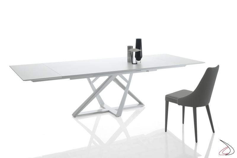 Tavolo bianco di design allungabile con piano in cristallo velvet antigraffio