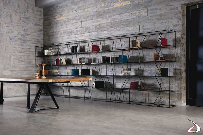 Libreria componibile da parete soggiorno realizzata in filo di acciaio e completa di ripiani