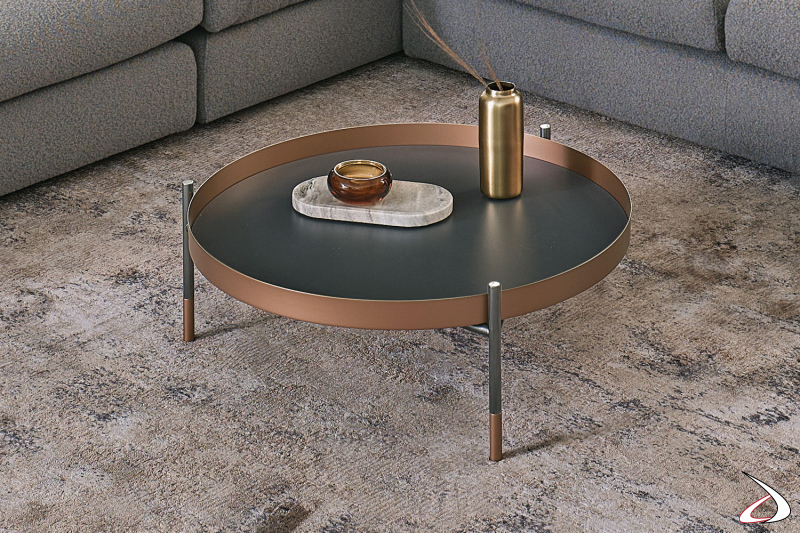 Tavolino rotondo di design da salotto con vassoio in cristallo opaco e profili in oro rosa