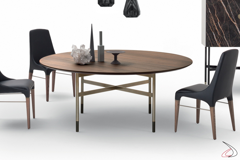 Tavolo rotondo di design con piano in legno impiallacciato e basamento in oro rosa