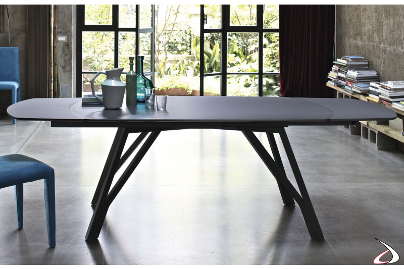 Tavolo moderno allungabile il legno laccato opaco con piano a botte