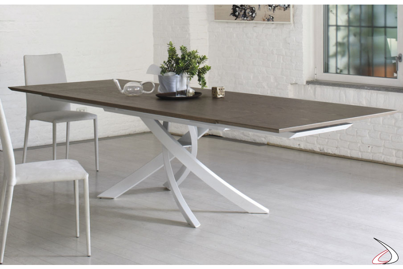 Extensible design table with braided base