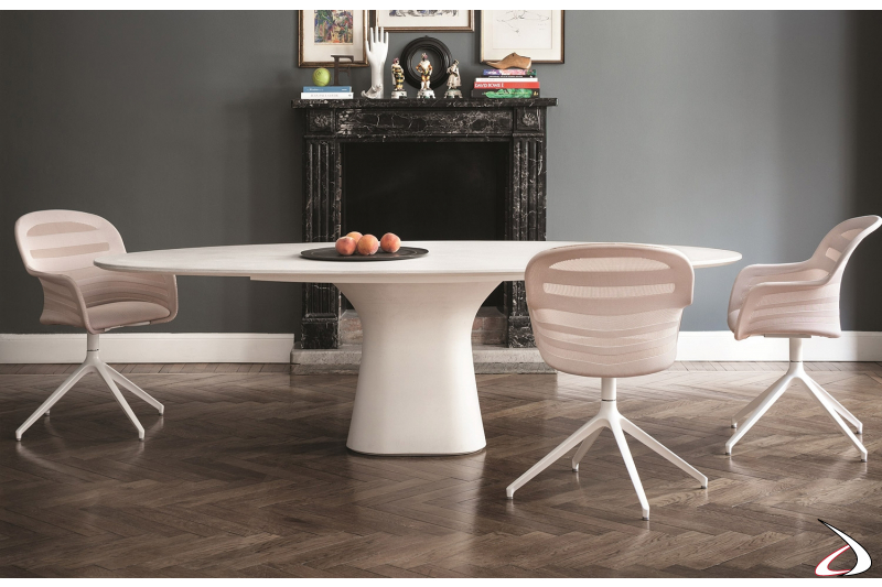 Tavolo di design ellittico da soggiorno con gamba centrale e piano in cemento 
