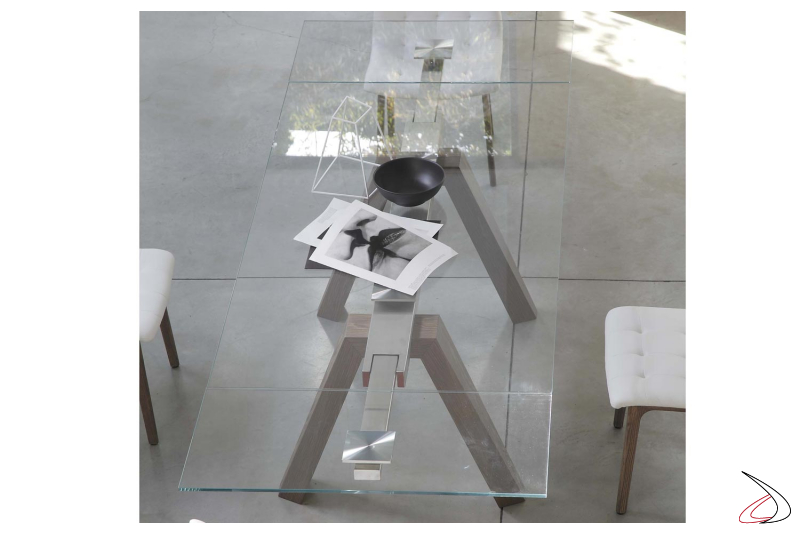 Tavolo design allungabile con piano in vetro