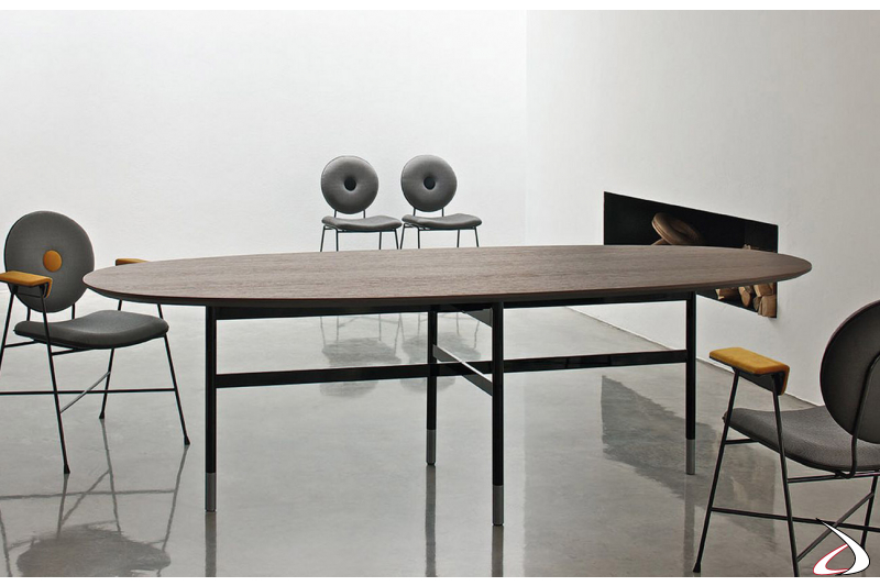 Tavolo soggiorno ovale in legno con basamento incrociato