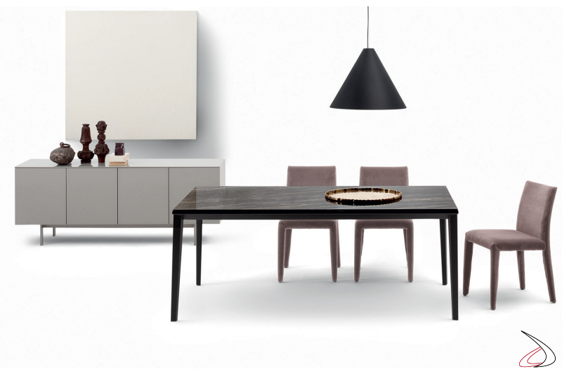 Tavolo moderno allungabile con gambe in alluminio e piano in supermarmo noir desir