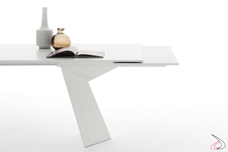 Tavolo moderno bianco con prolunga sotto il piano con apertura a scorrimento