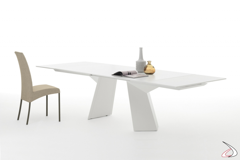 Tavolo bianco di design allungabile con piano in cristallo extrawhite