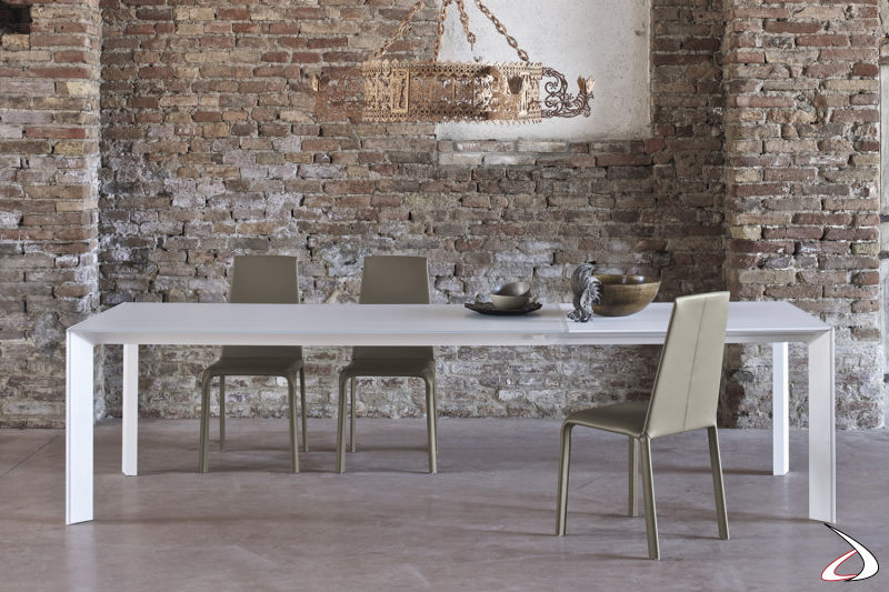 Tavolo moderno bianco allungabile in cristallo opaco per 10 posti a sedere