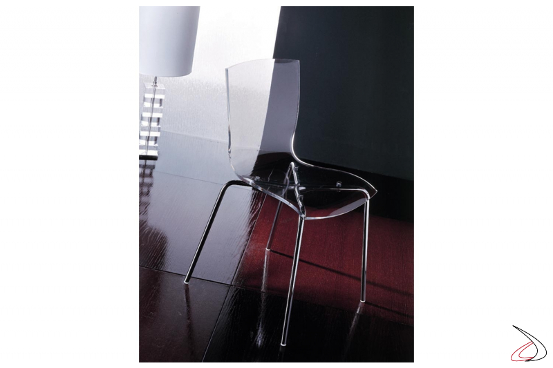 Sedia da soggiorno di design trasparente con gambe in acciaio cromato