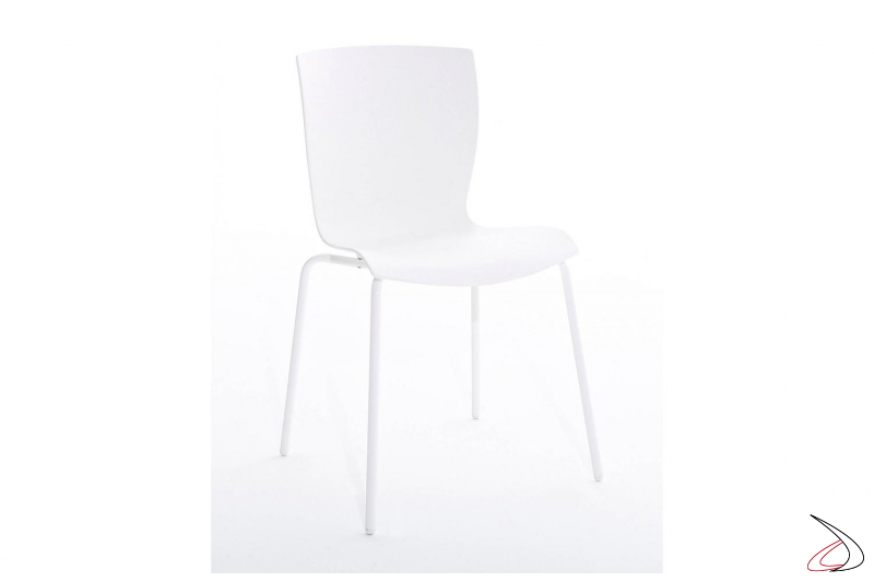 Sedia bianca di design impilabile con 4 gambe in acciaio e seduta in polipropilene