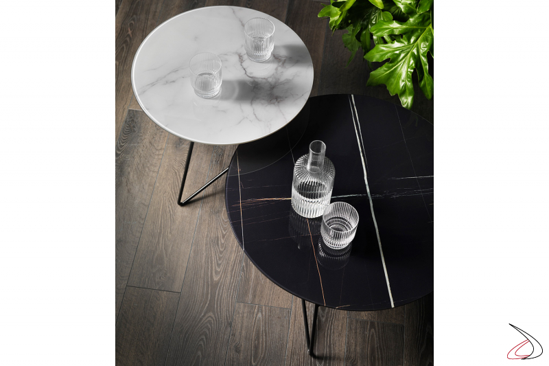 Tavolini eleganti in marmo con gambe in metallo nero