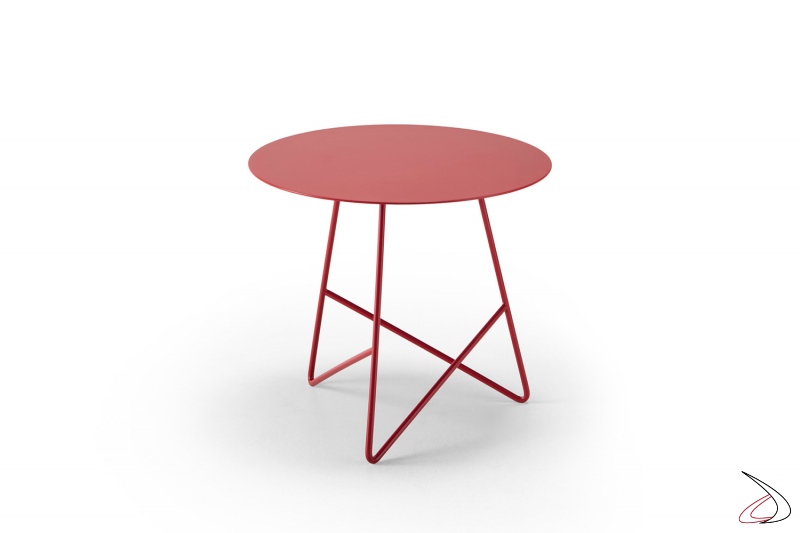 Tavolino moderno con gambe incrociate in metallo papavero