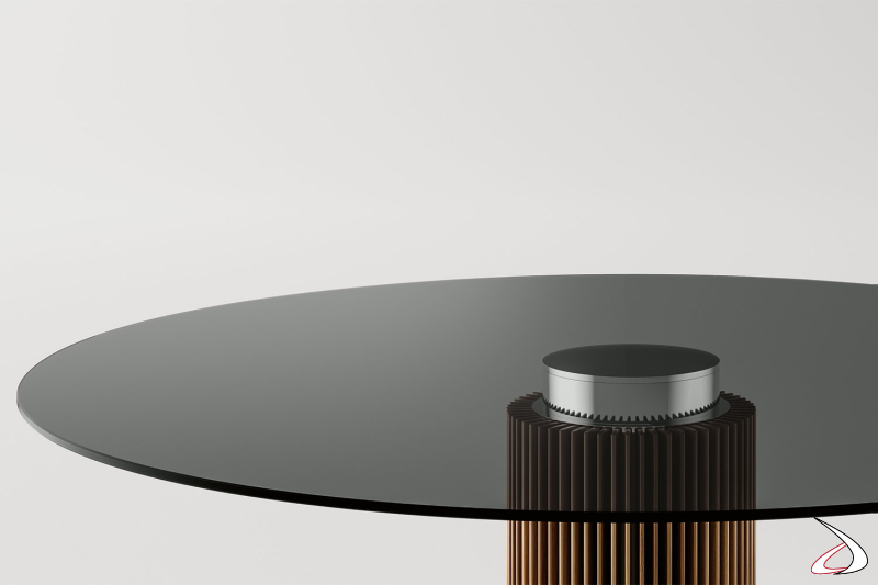 Tavolo Hybrid con basamento centrale composto da listelli in legno massello
