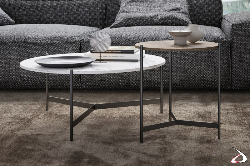 Table basse ronde design pour le salon avec structure et plateau en métal dans différentes finitions