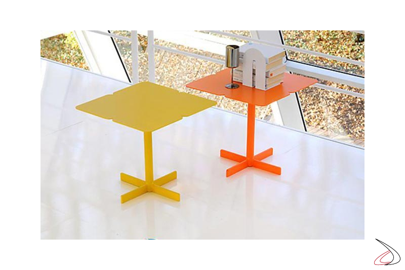Square design coffee tables in bright colours 