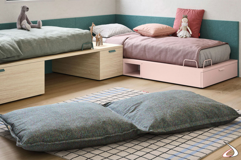 Chambre à coucher avec lits de rangement à tiroirs