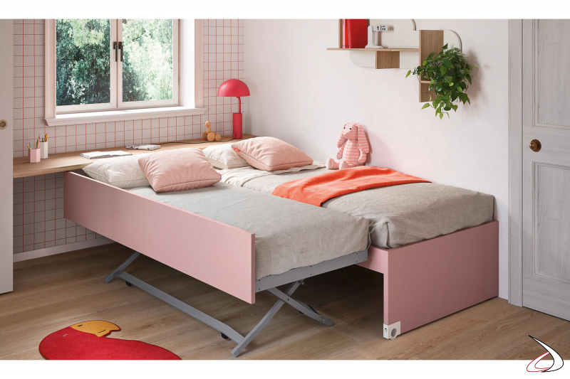Schlafzimmer mit Einzelbett mit lackierter Struktur und zusätzlichem Ausziehbett mit automatischem Mechanismus
