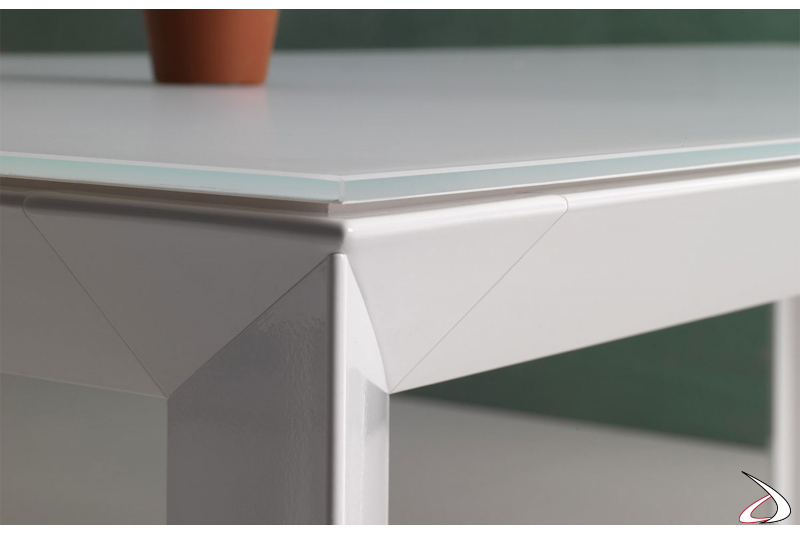 Tavolo da soggiorno moderno in vetro bianco con gambe in alluminio verniciato