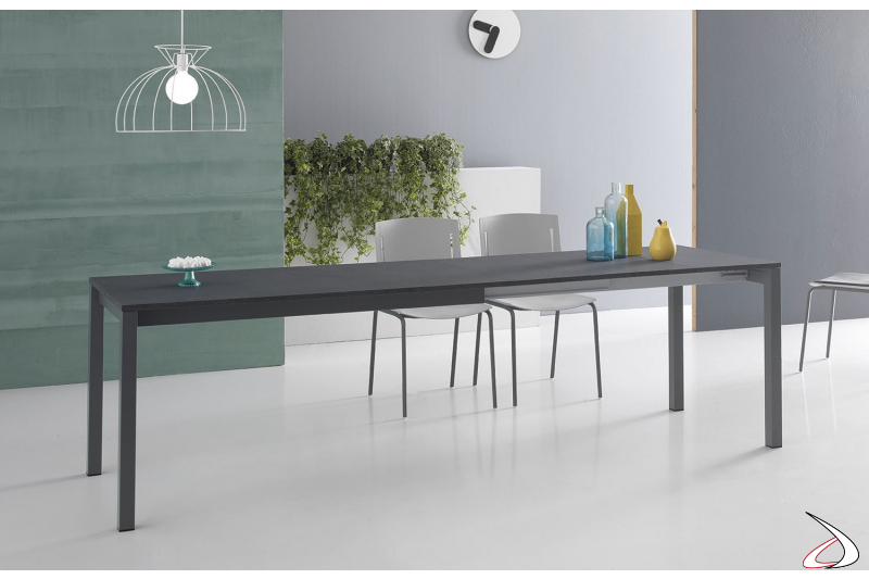 Tavolo allungabile moderno da cucina con gambe in metallo ghisa e piano in cleaf grafite