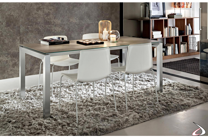 Tavolo in gres porcellanato allungabile moderno da soggiorno con gambe in alluminio