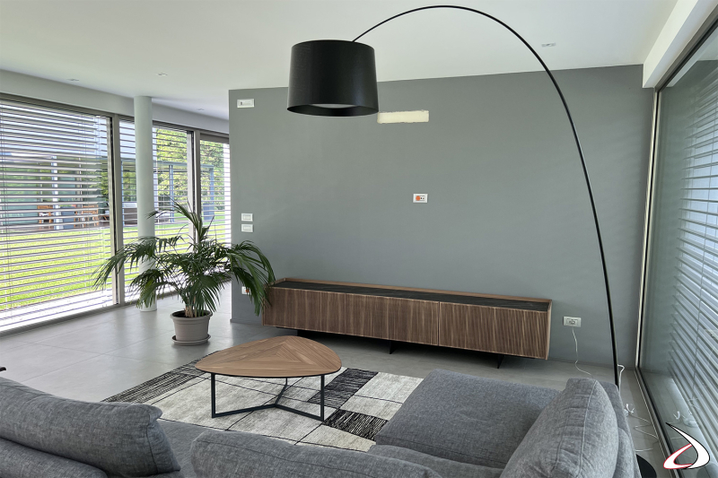 Realización de mobiliario de oficina en casa con sofá y sala de estar de diseño moderno