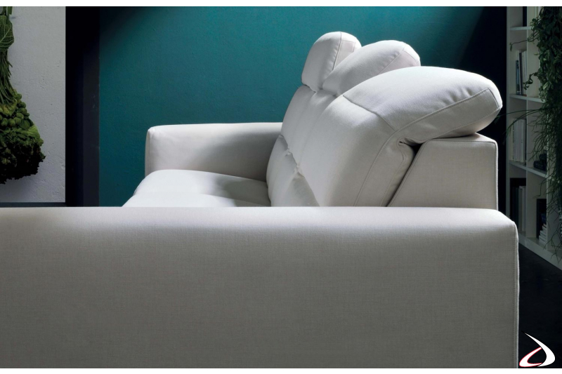 Divano letto bianco con poggiatesta reclinabili