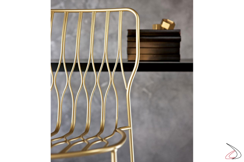 Sedia di Bontempi modello Freak con telaio in acciaio laccato oro