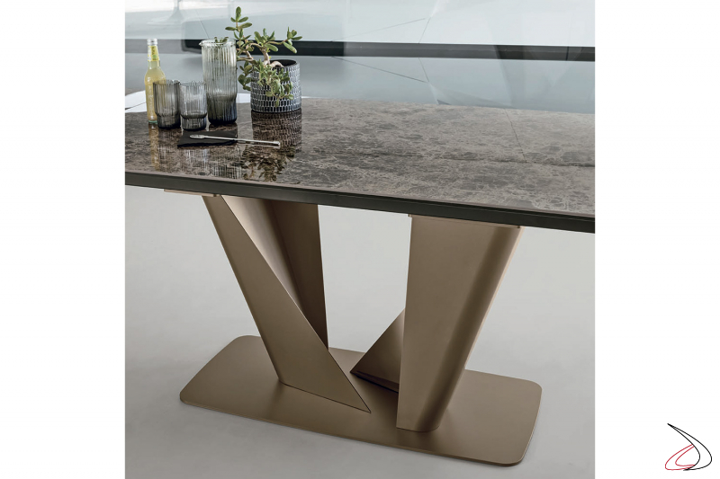 Tavolo allungabile di design con basamento centrale bronzo