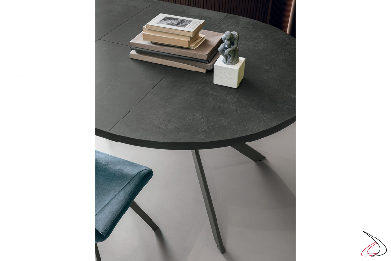 Tavolo rotondo allungabile moderno con piano in materico