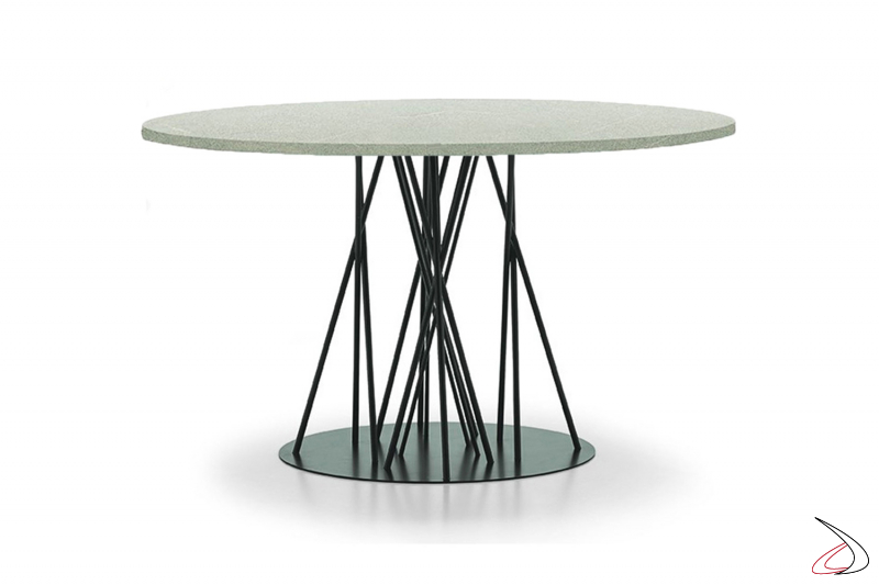 Moderna mesa de salón redonda con estructura de varillas metálicas